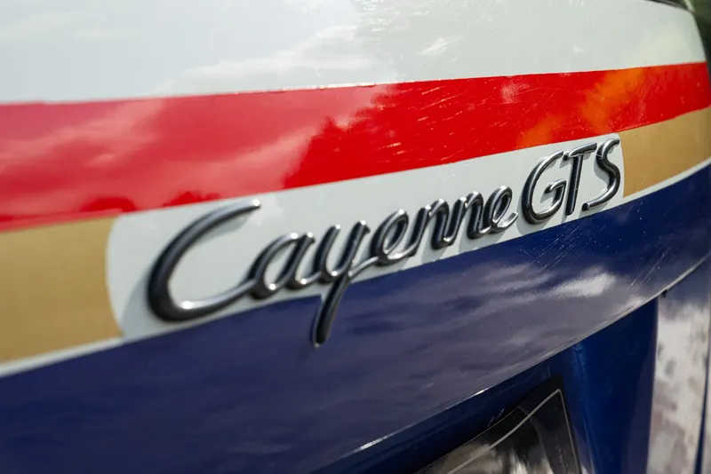 Porsche CAYENNE S LIVREA ROTHMANS 11