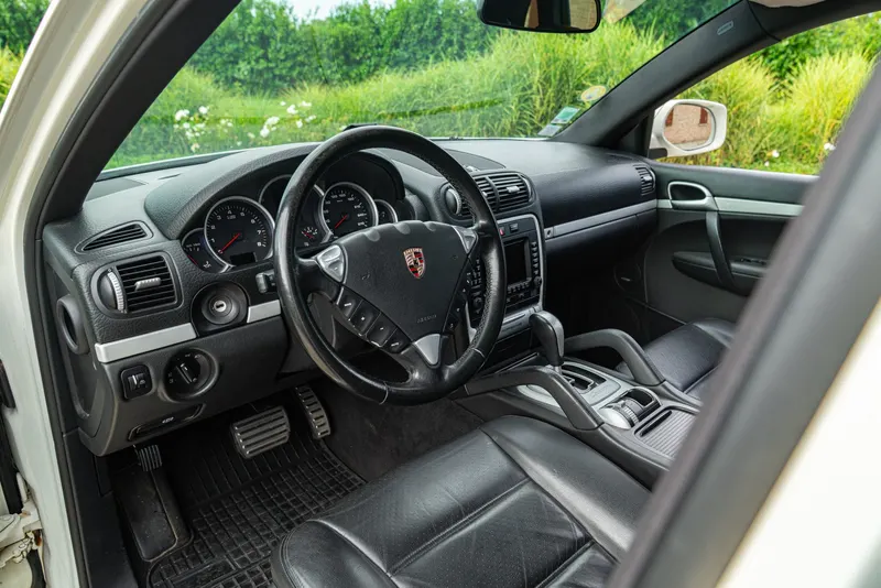 Porsche CAYENNE S LIVREA ROTHMANS 40