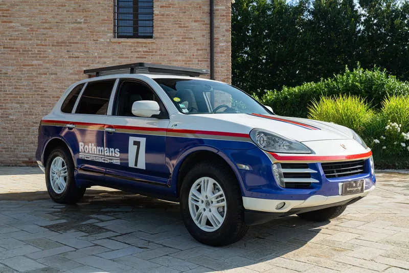 Porsche CAYENNE S LIVREA ROTHMANS 2