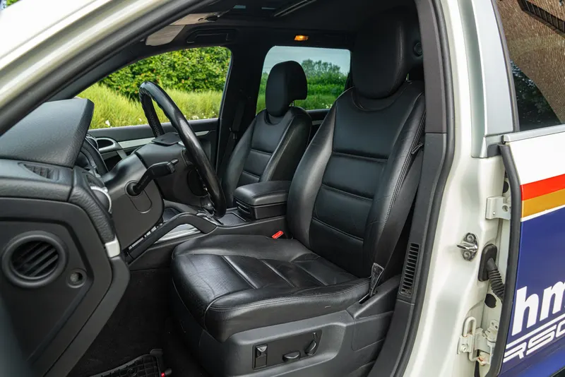 Porsche CAYENNE S LIVREA ROTHMANS 37