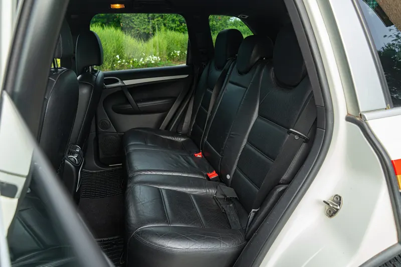 Porsche CAYENNE S LIVREA ROTHMANS 36
