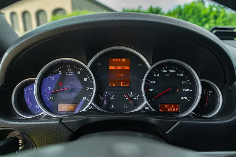 Porsche CAYENNE S LIVREA ROTHMANS 64