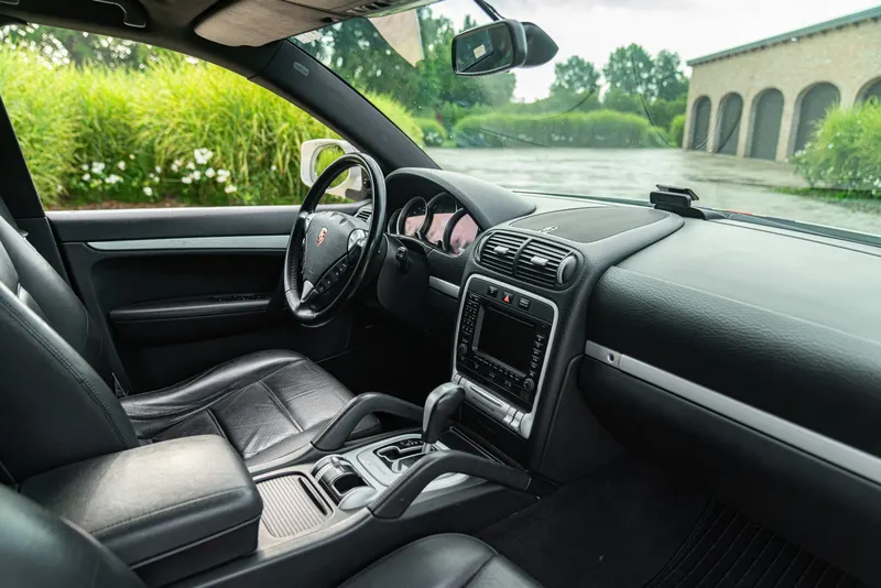 Porsche CAYENNE S LIVREA ROTHMANS 41