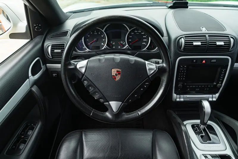 Porsche CAYENNE S LIVREA ROTHMANS 60