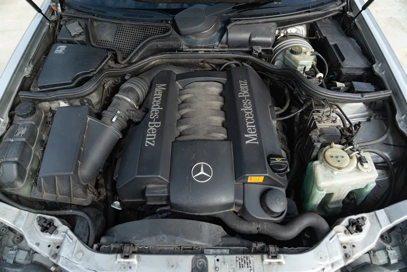 Mercedes-Benz E430 V8 56