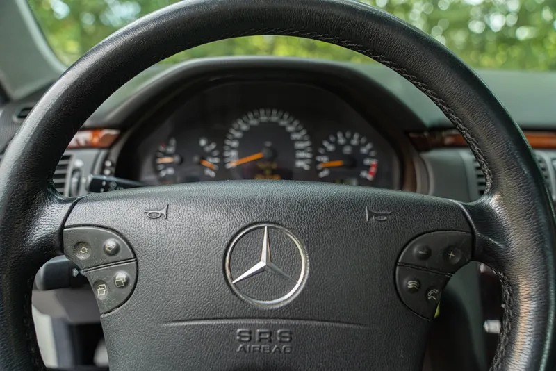 Mercedes-Benz E430 V8 45