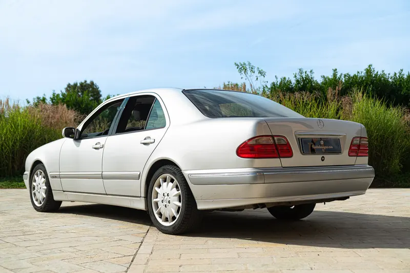 Mercedes-Benz E430 V8 7