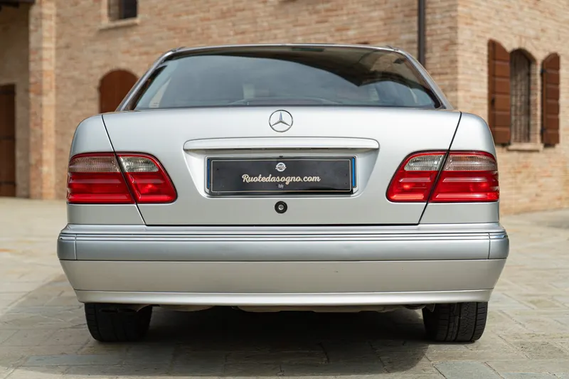 Mercedes-Benz E430 V8 8
