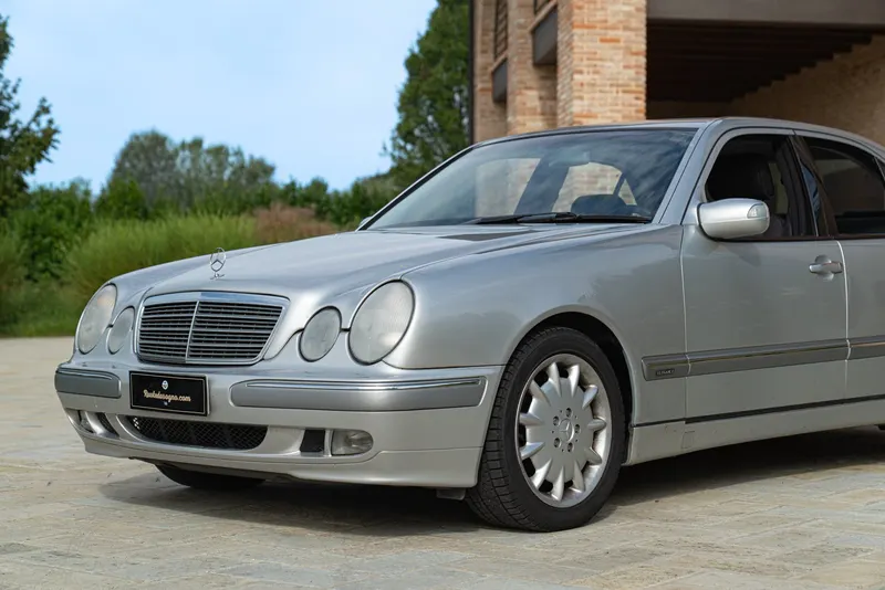 Mercedes-Benz E430 V8 23