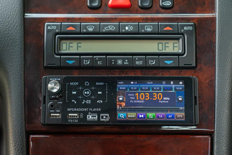 Mercedes-Benz E430 V8 35