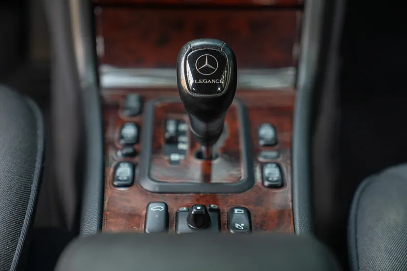 Mercedes-Benz E430 V8 36