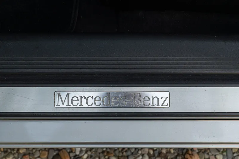 Mercedes-Benz E430 V8 38