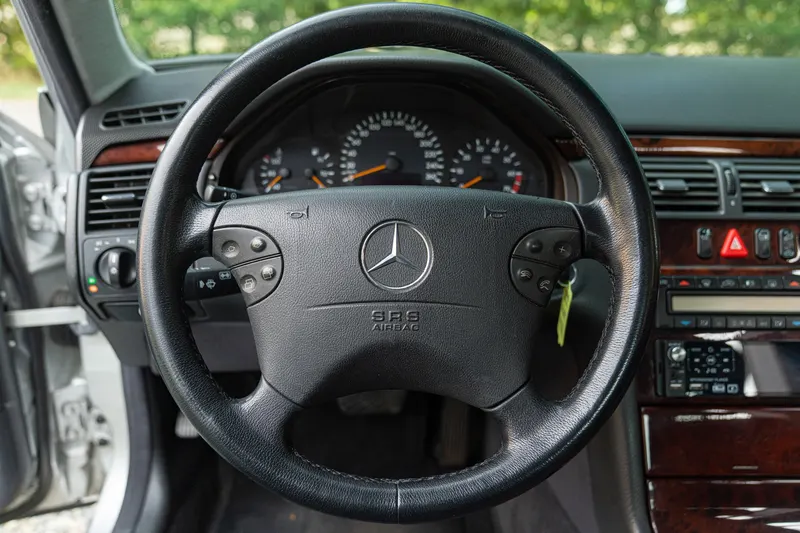 Mercedes-Benz E430 V8 48