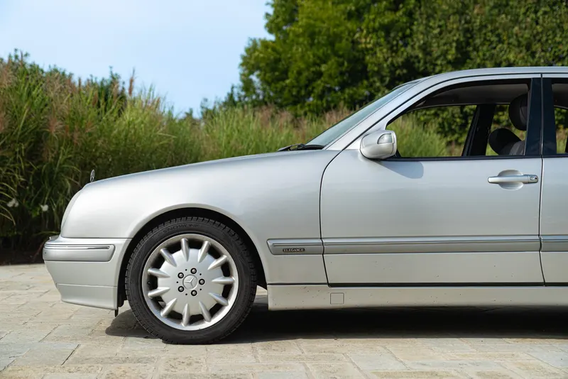 Mercedes-Benz E430 V8 14
