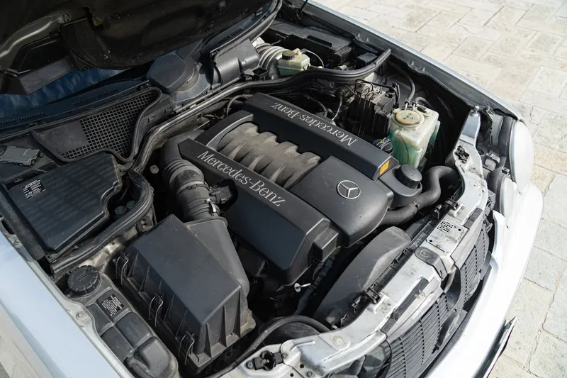 Mercedes-Benz E430 V8 53