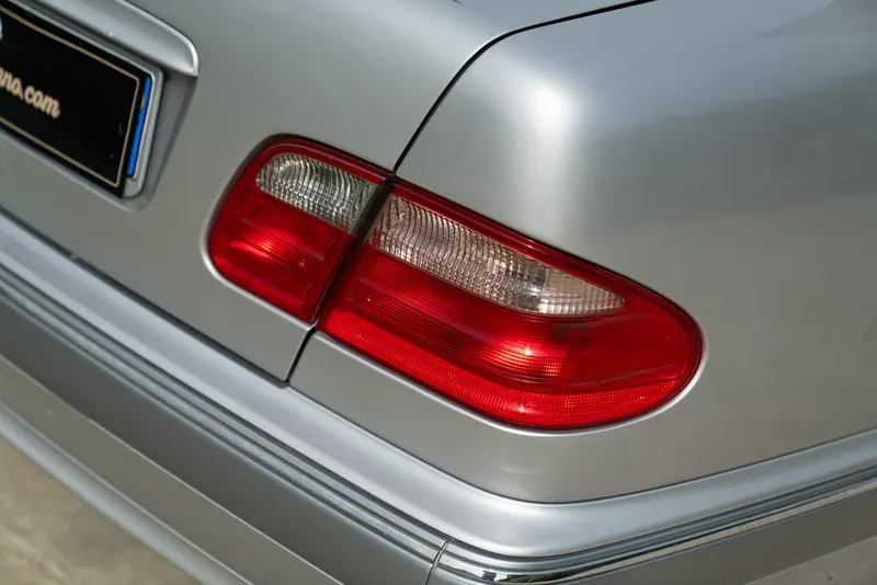 Mercedes-Benz E430 V8 11