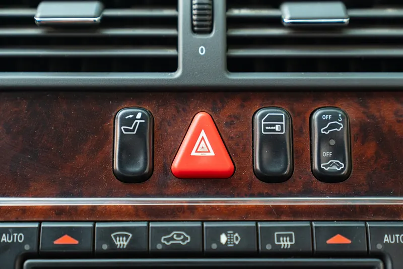 Mercedes-Benz E430 V8 31