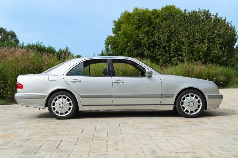 Mercedes-Benz E430 V8 4