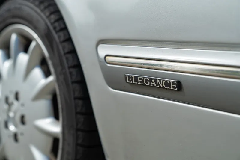 Mercedes-Benz E430 V8 17