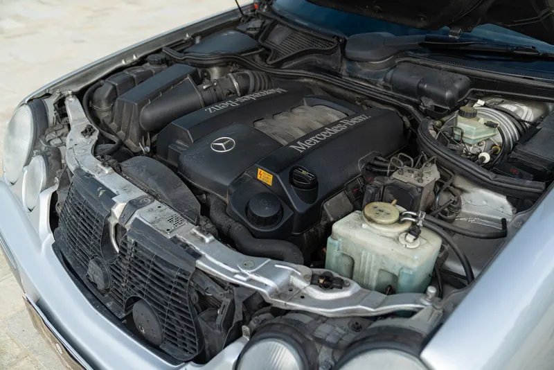 Mercedes-Benz E430 V8 57
