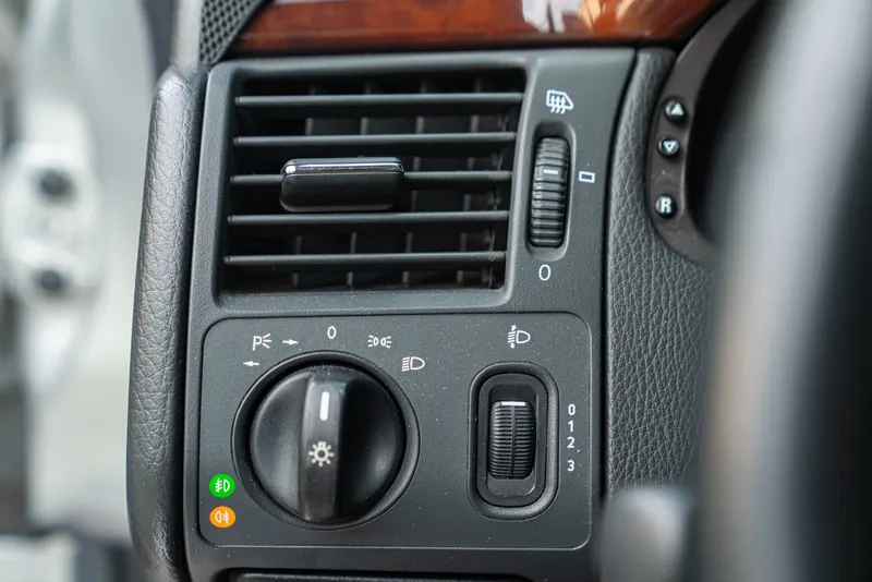 Mercedes-Benz E430 V8 43