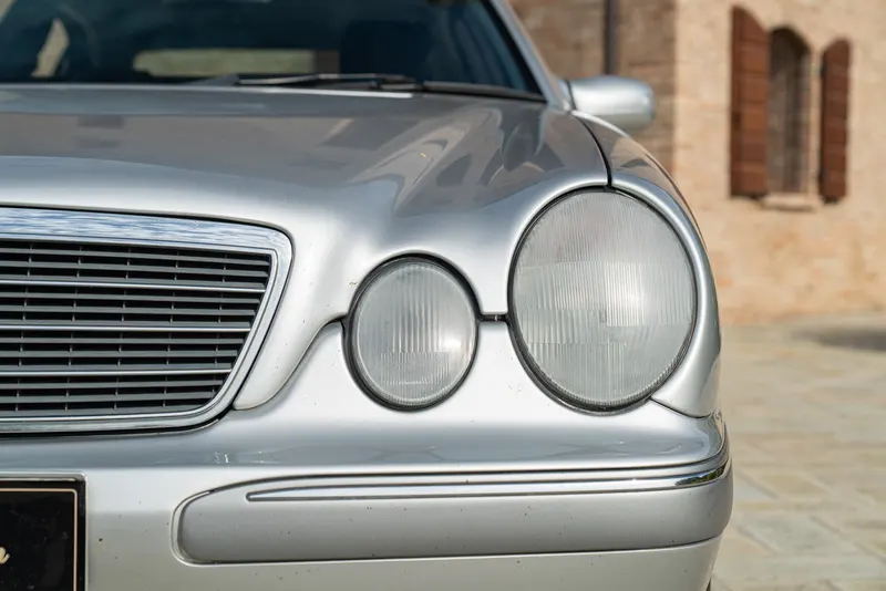 Mercedes-Benz E430 V8 21