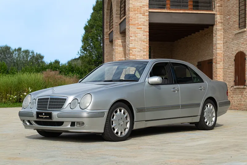 Mercedes-Benz E430 V8 58