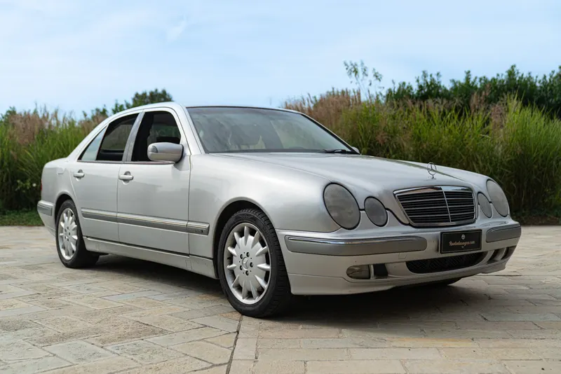Mercedes-Benz E430 V8 2