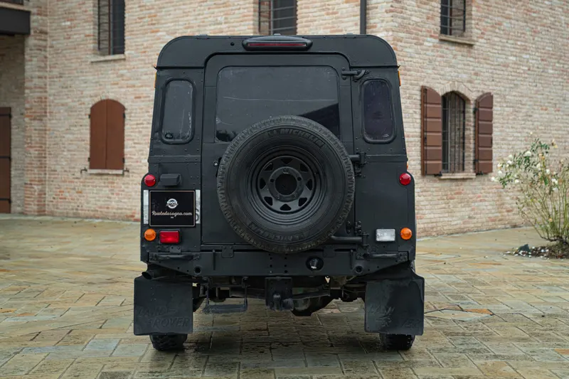DEFENDER 9