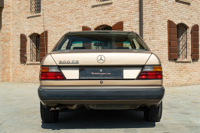 Mercedes-Benz 300 CE 8