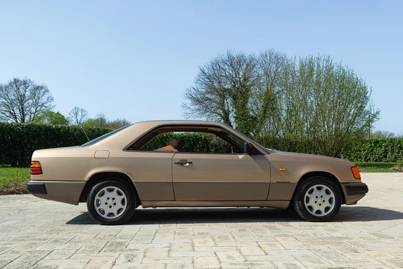 Mercedes-Benz 300 CE 5