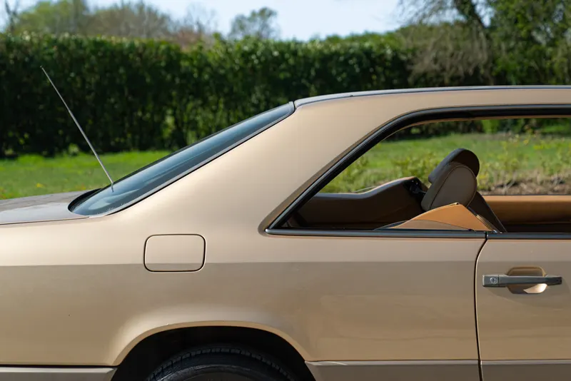 Mercedes-Benz 300 CE 9
