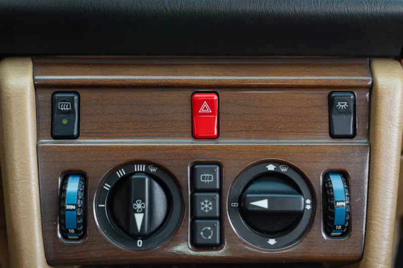 Mercedes-Benz 300 CE 33