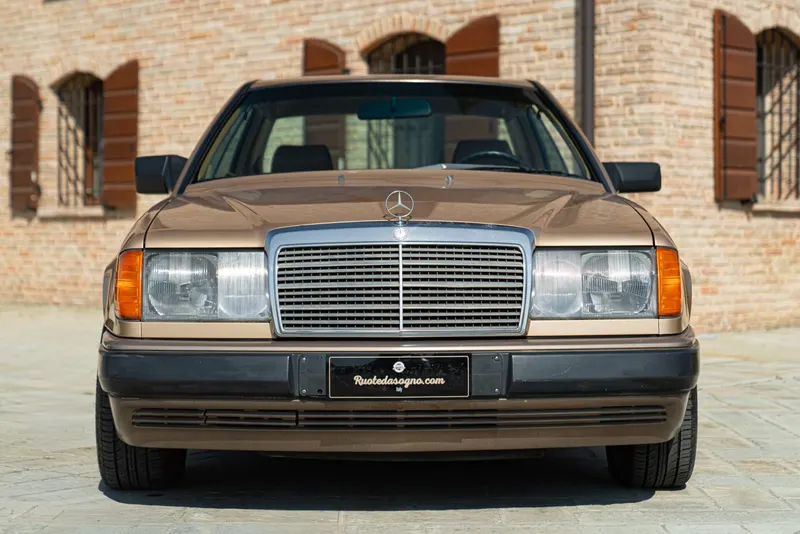 Mercedes-Benz 300 CE 3