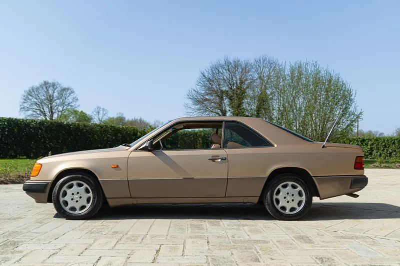 Mercedes-Benz 300 CE 4