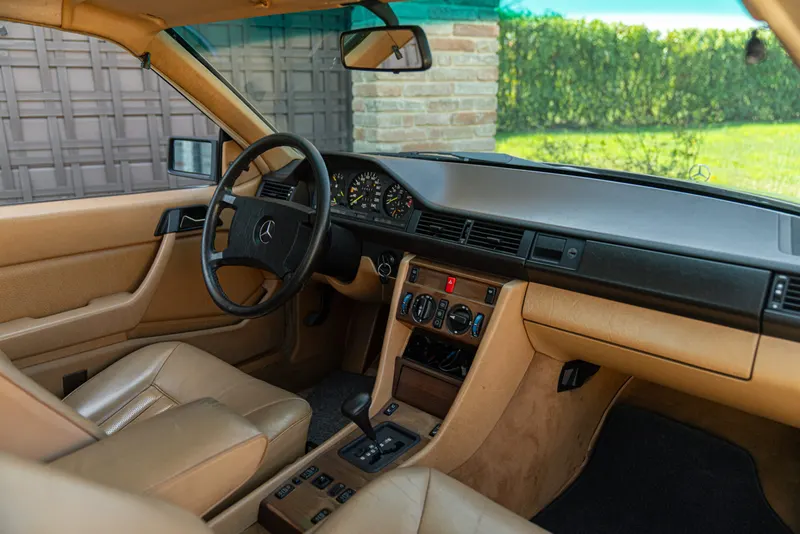 Mercedes-Benz 300 CE 22