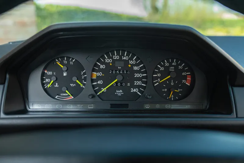 Mercedes-Benz 300 CE 38