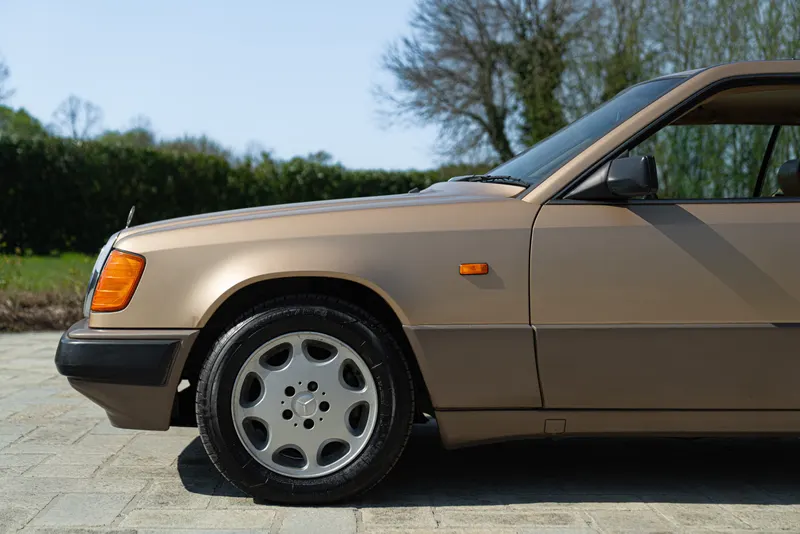 Mercedes-Benz 300 CE 20