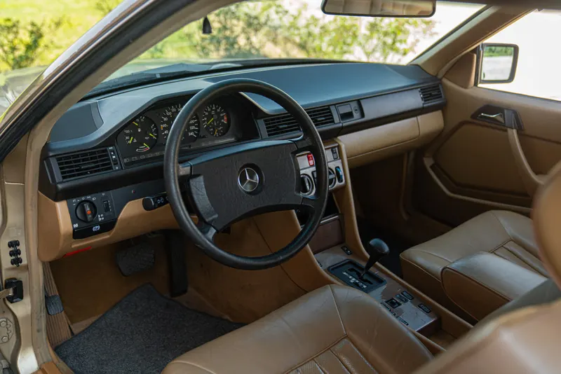 Mercedes-Benz 300 CE 29