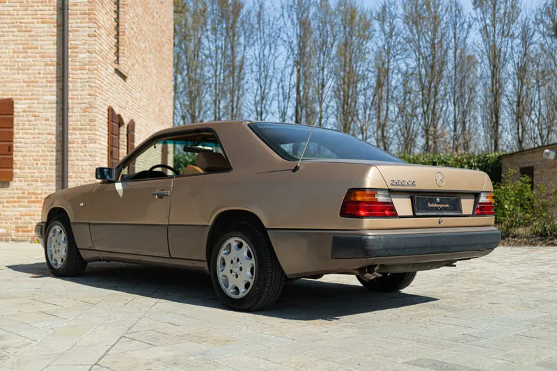 Mercedes-Benz 300 CE 6