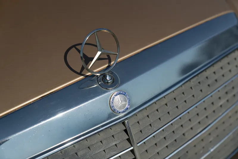 Mercedes-Benz 300 CE 10