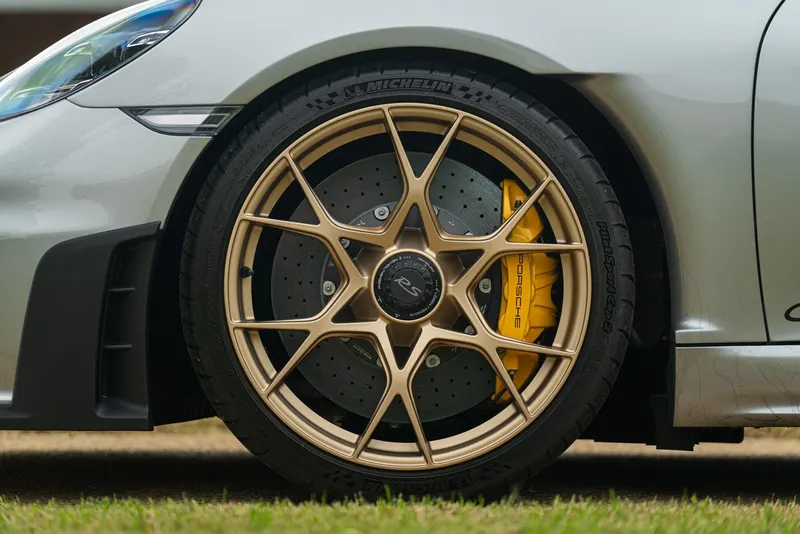 Porsche 718 CAYMAN GT4 RS “weissach” 57