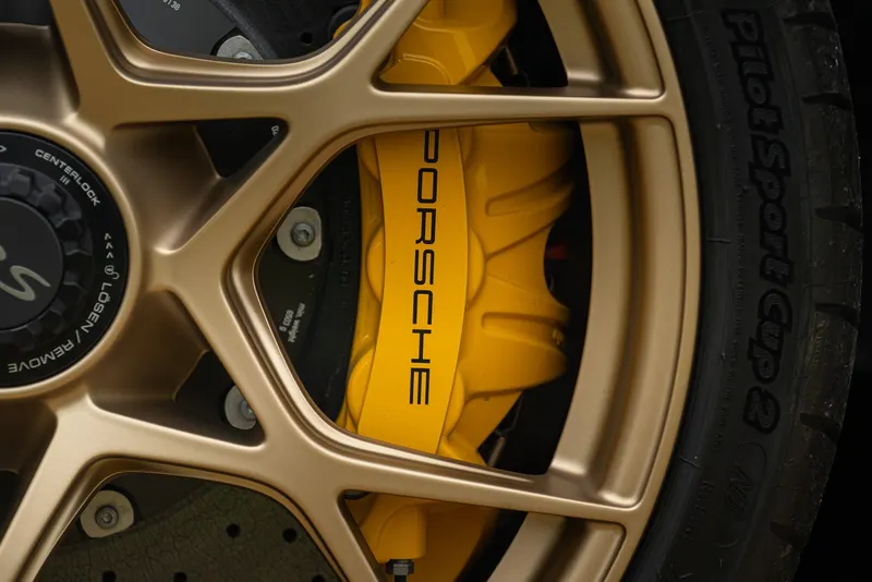 Porsche 718 CAYMAN GT4 RS “weissach” 52