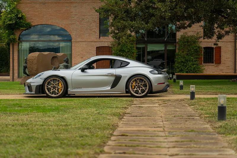 Porsche 718 CAYMAN GT4 RS “weissach” 26