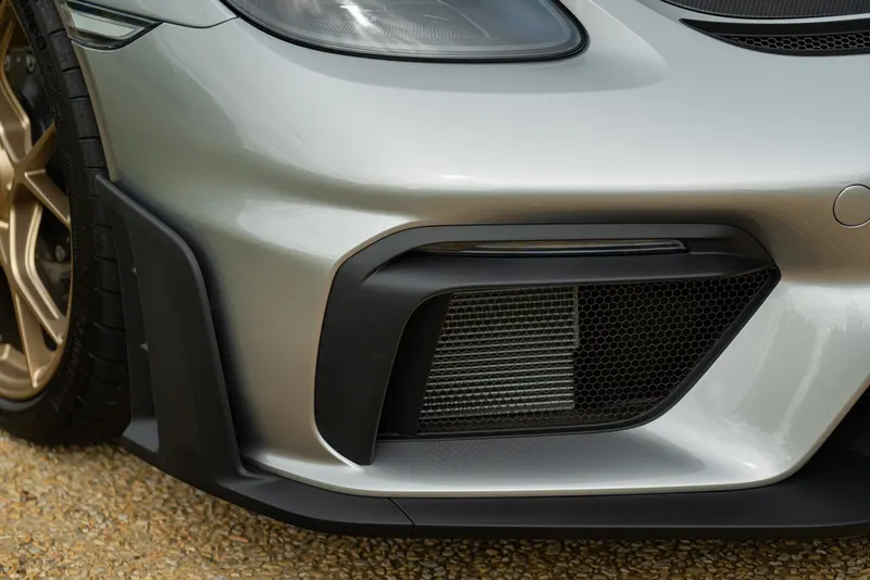Porsche 718 CAYMAN GT4 RS “weissach” 37