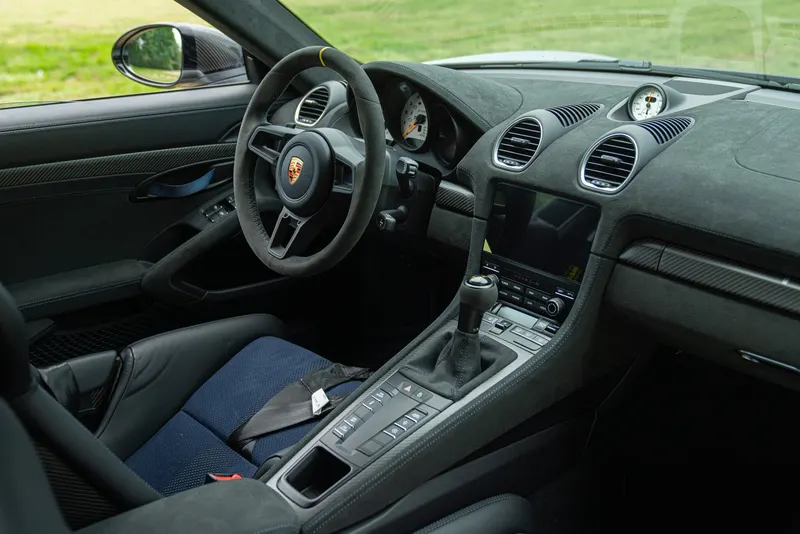 Porsche 718 CAYMAN GT4 RS “weissach” 29