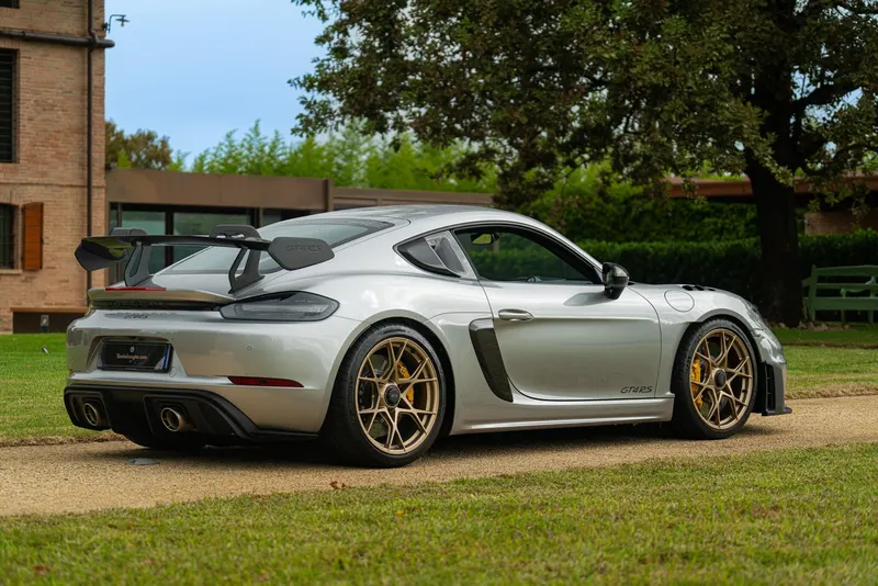 Porsche 718 CAYMAN GT4 RS “weissach” 6