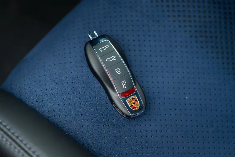 Porsche 718 CAYMAN GT4 RS “weissach” 110