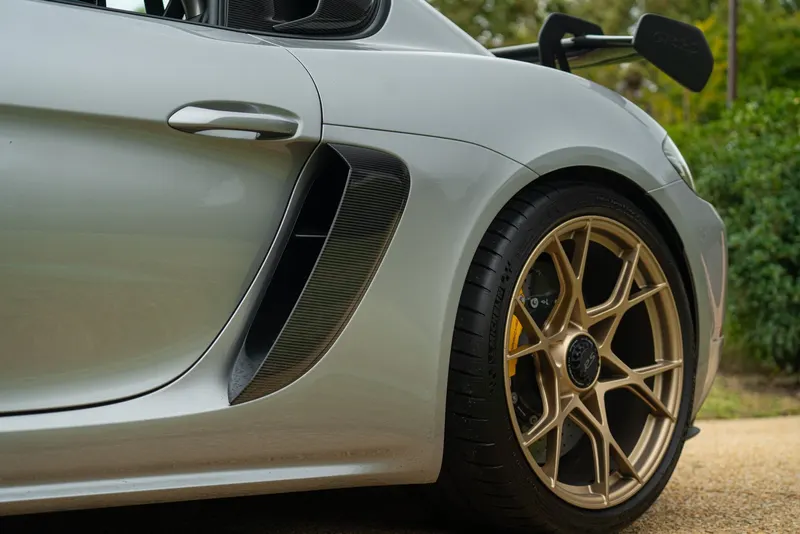 Porsche 718 CAYMAN GT4 RS “weissach” 54