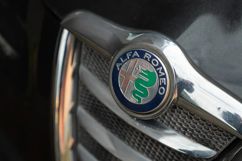 Alfa Romeo GT COUPE’ JTS “DISTINCTIVE EDITION” 13